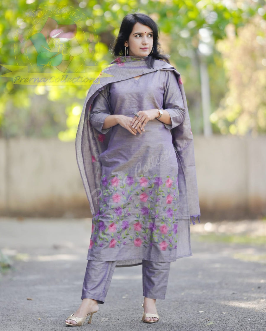 CLASSY HANDLOOM EMBROIDERY SET